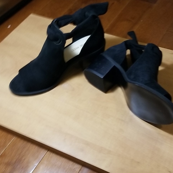 Shoes - Picture 3 of 4